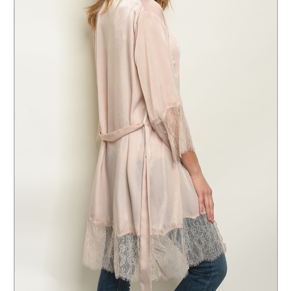 🆕 Nude Lace Trim Kimono - Picture 3 of 6